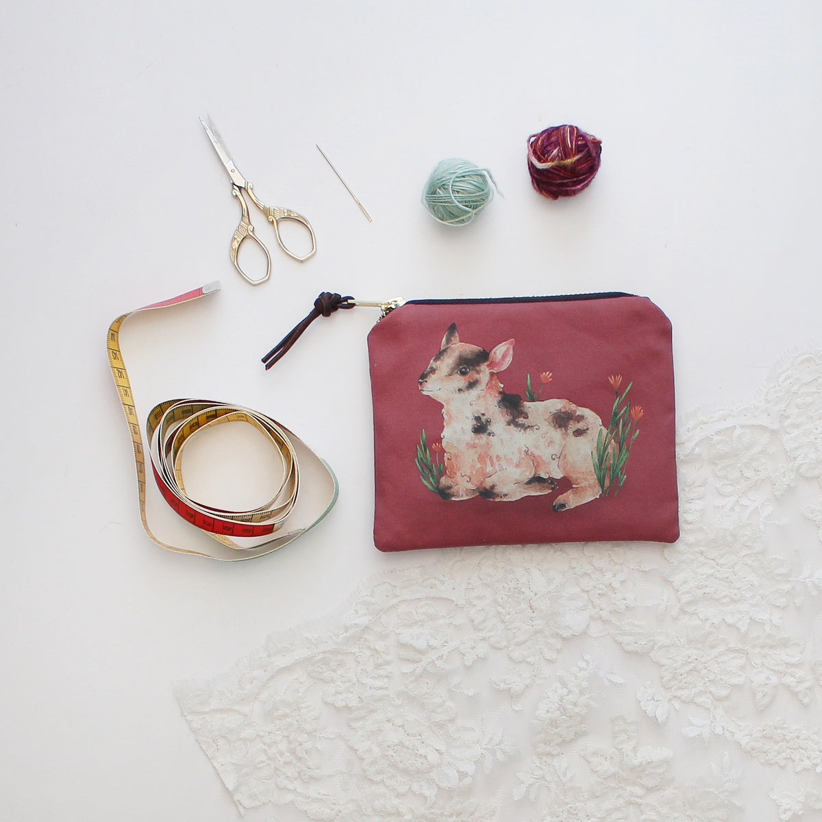 Alma the Lamb – Pung med glidelås – The Blue Rabbit House