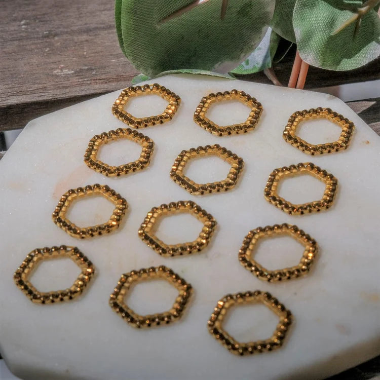 Maskemarkører – ring – bikubemønster i glassperler – Thread & Maple