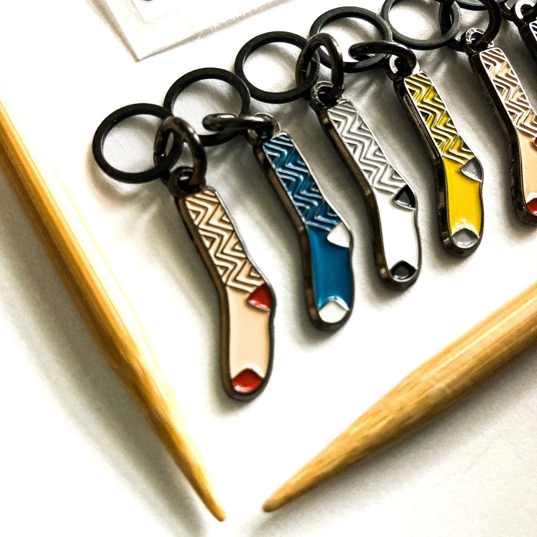 Firefly Notes maskemarkører – sokker - Strikkeredet Design -