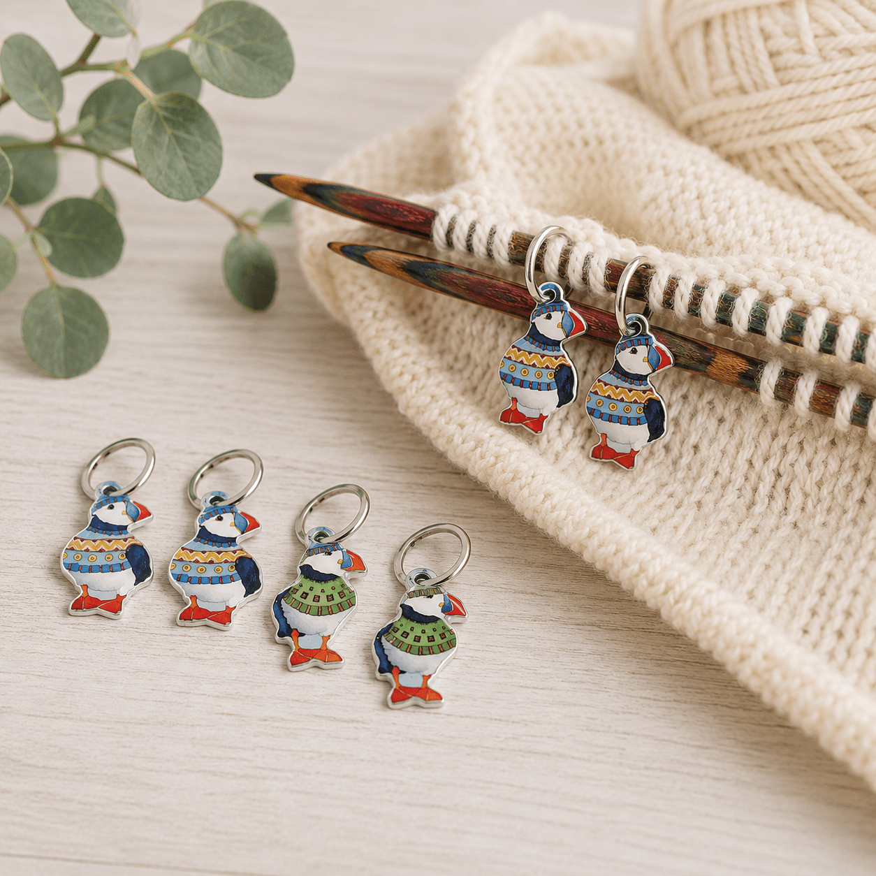 Maskemarkører i boks – ring – Woolly Puffins (figur) – Emma Ball - Strikkeredet Design - Strikketilbehør