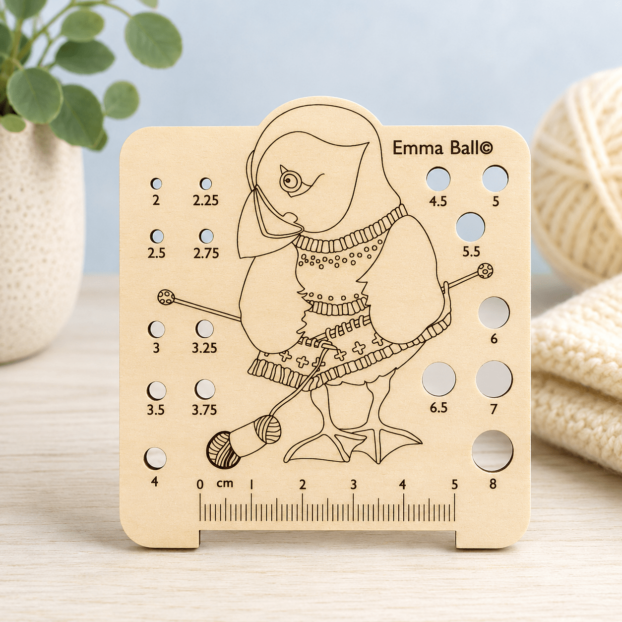 Pinnemåler i tre – Woolly Puffin (2–8 mm) – Emma Ball - Strikkeredet Design - Annet strikketilbehør