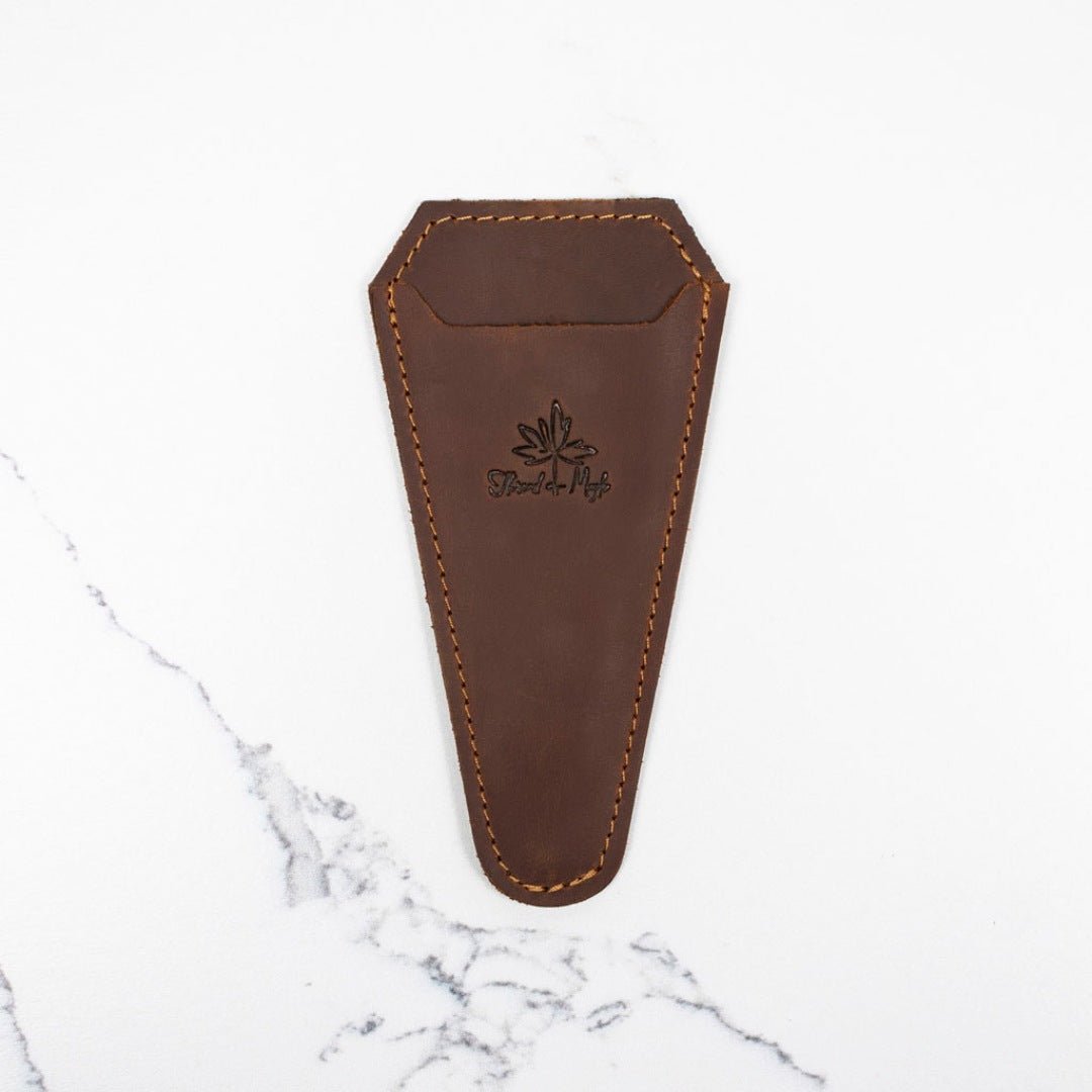 Thread and Maple magnetisk sakseetui i mykt skinn - Strikkeredet Design - Thread and Maple håndlagde lærprodukter