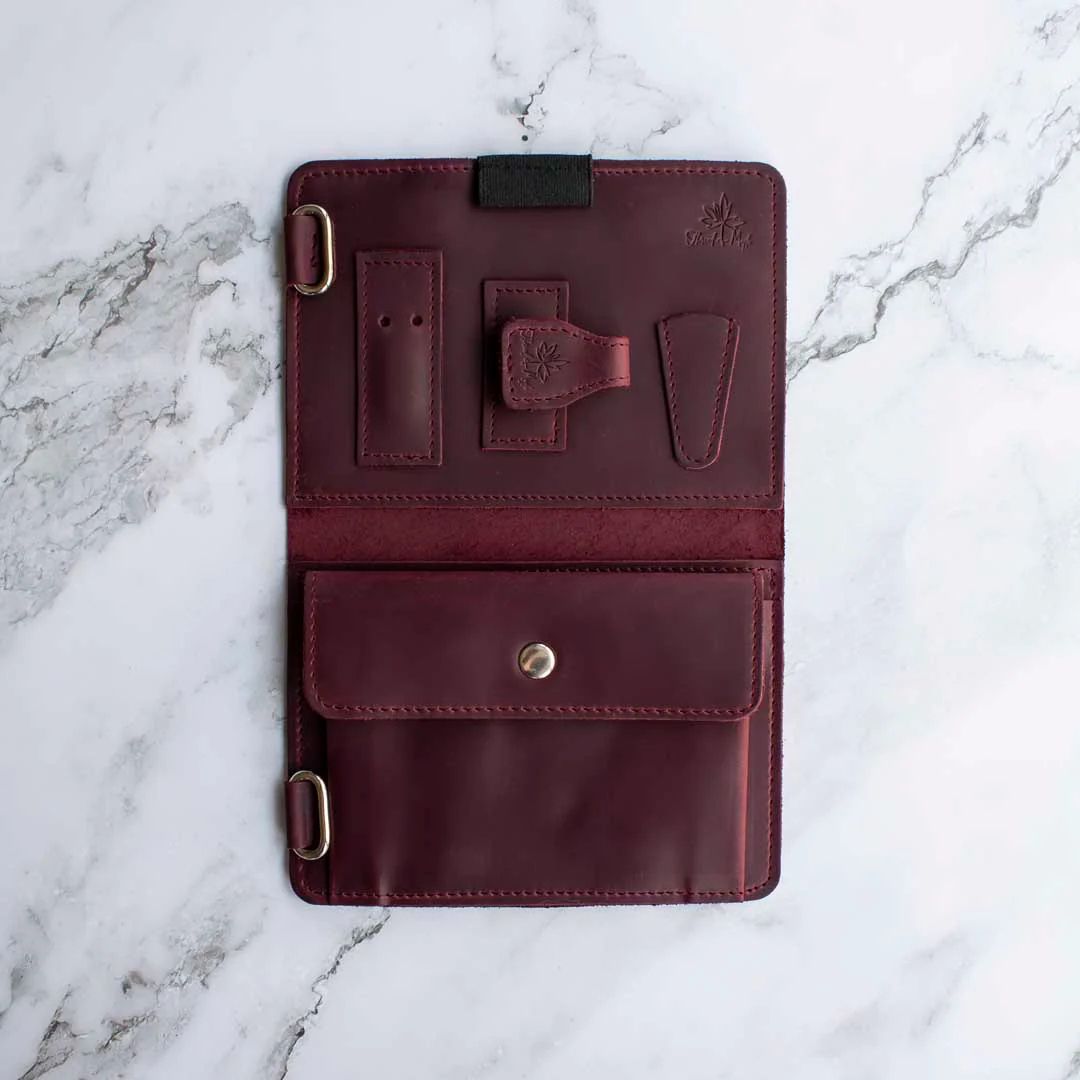 Utstyrsmappe UTEN innhold– oppbevaring for strikkeverktøy – passer ordinær og jumbo perm - Strikkeredet Design -