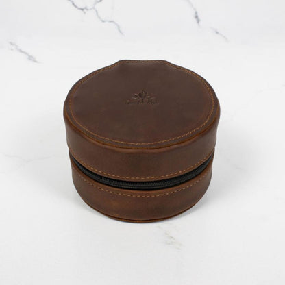 Rund tilbehørsboks i ekte lær - Thread & Maple