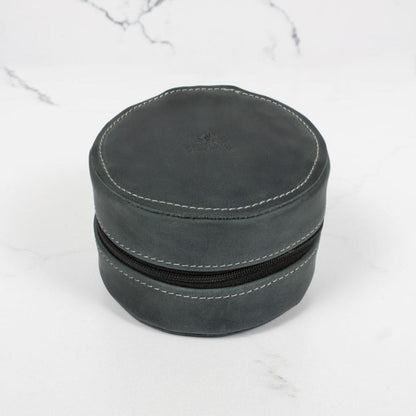 Rund tilbehørsboks i ekte lær - Thread & Maple