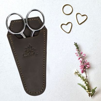 Thread and Maple magnetisk sakseetui i mykt skinn