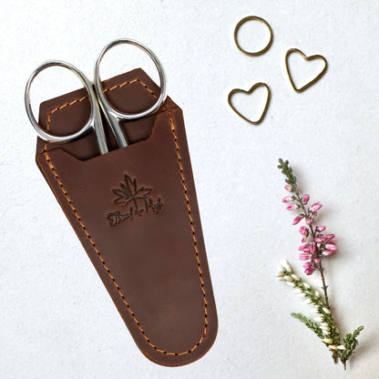 Thread and Maple magnetisk sakseetui i mykt skinn