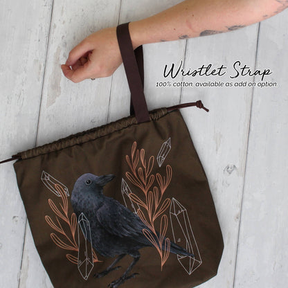 Amber the Raven – Prosjektpose – The Blue Rabbit House - Strikkeredet Design -