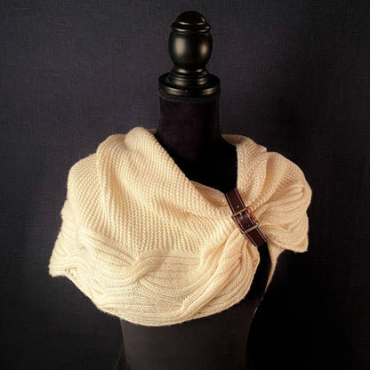 Bølgedans sjal – deilig, mykt og like vakkert på begge sider - Strikkeredet Design - Strikkeoppskrift