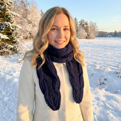 Bølgedans - skjerf med brede fletter - Strikkeredet Design - Strikkeoppskrift