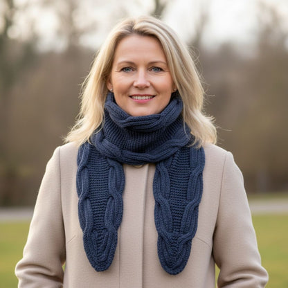 Bølgedans - skjerf med brede fletter - Strikkeredet Design - Strikkeoppskrift