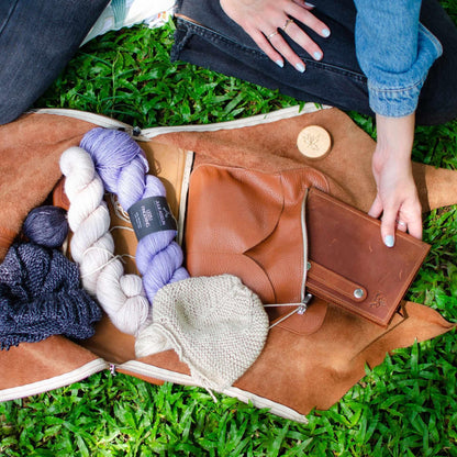 Boundless bag - stor, lekker veske i ekte lær fra Thread and Maple - Strikkeredet Design - Veske i ekte lær