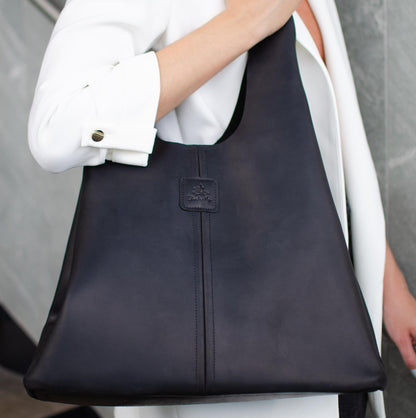 Boundless bag - stor, lekker veske i ekte lær fra Thread and Maple - Strikkeredet Design - Veske i ekte lær