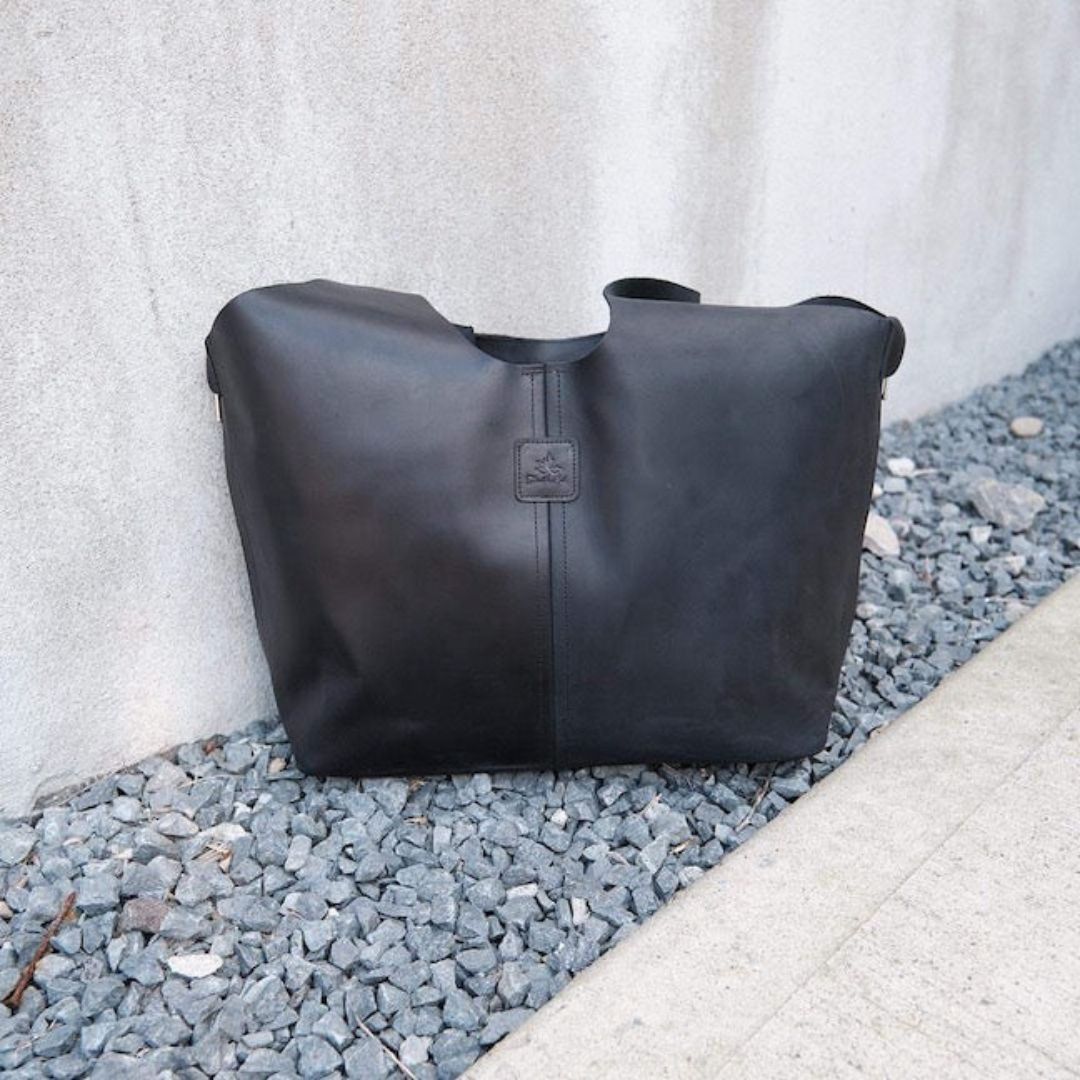 Boundless bag - stor, lekker veske i ekte lær fra Thread and Maple - Strikkeredet Design - Veske i ekte lær