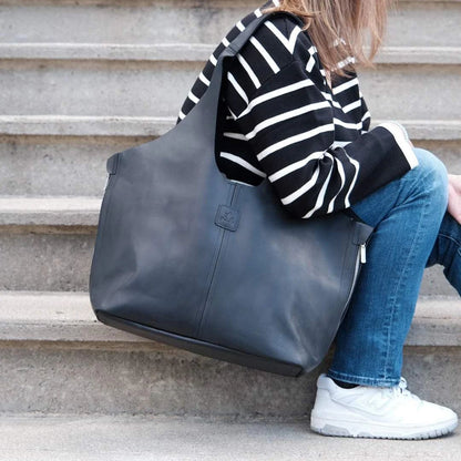 Boundless bag - stor, lekker veske i ekte lær fra Thread and Maple - Strikkeredet Design - Veske i ekte lær