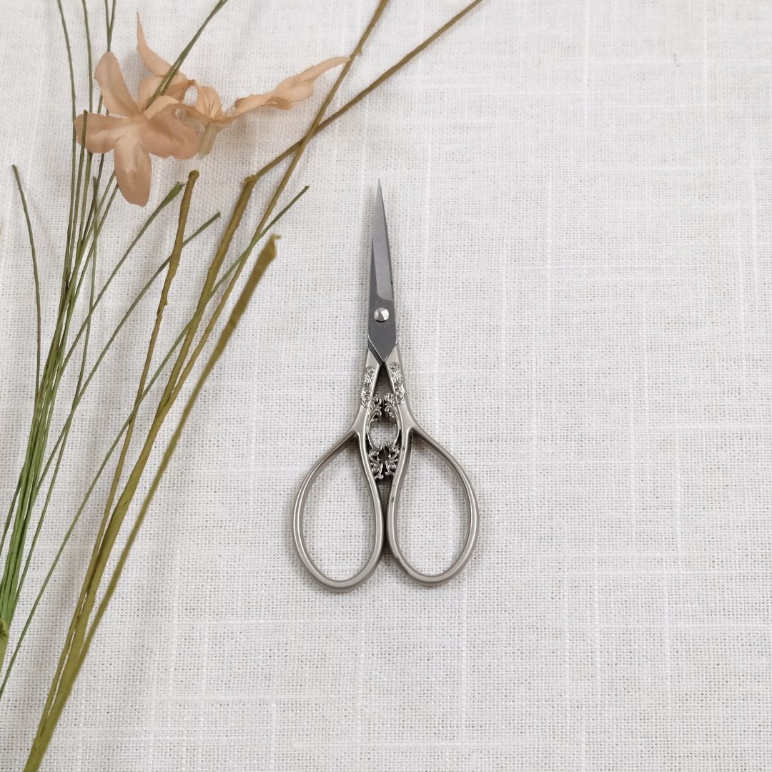 Broderisaks – blondeslør - Strikkeredet Design - Annet strikketilbehør