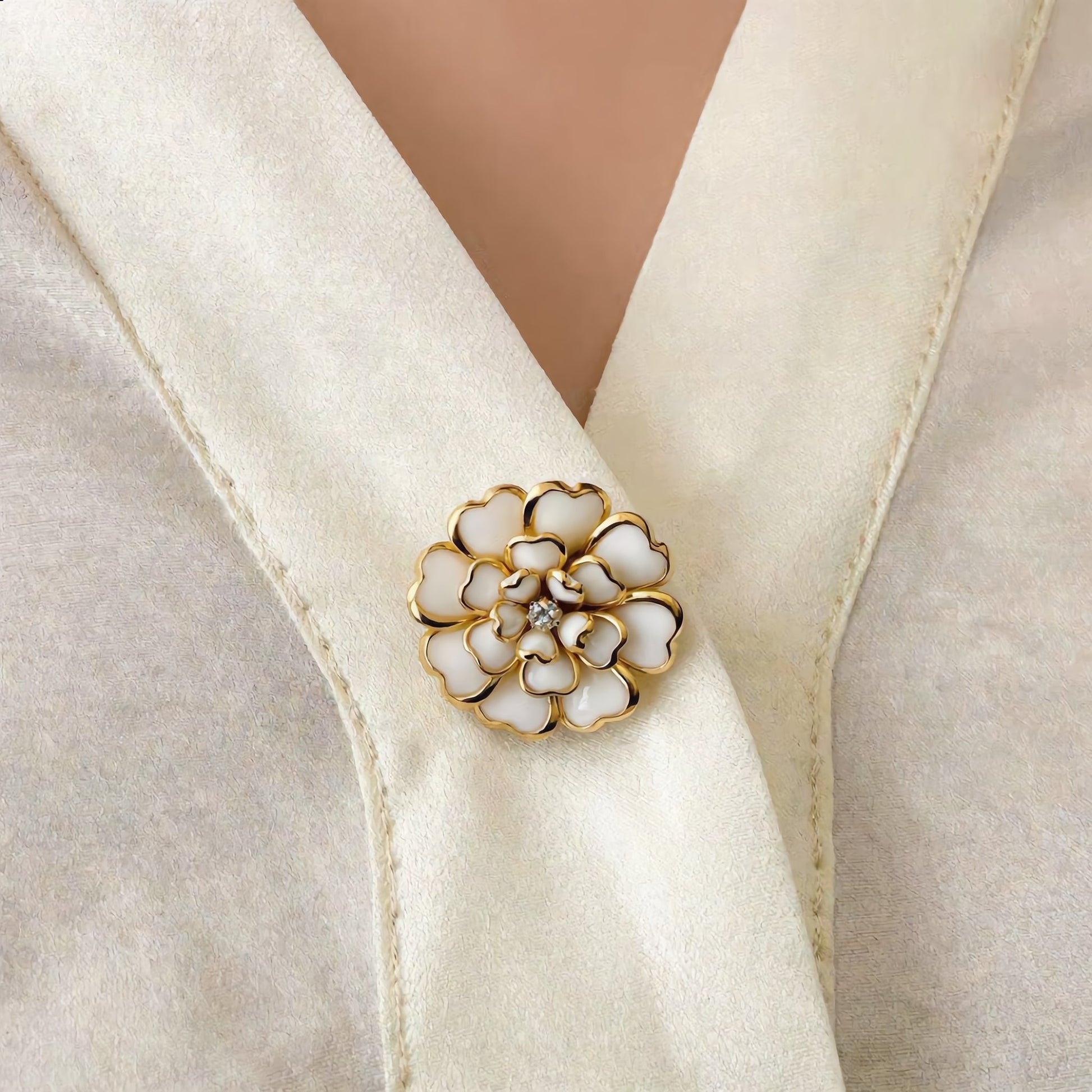 Clip on pynteknapp A – Blomsterdrøm (stor) - Strikkeredet Design - 