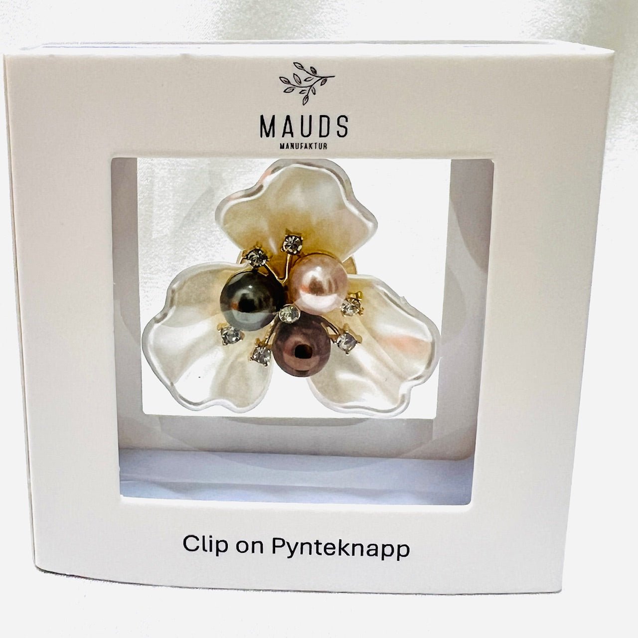 Clip on pynteknapp B – Perleblomst (stor) - Strikkeredet Design - 