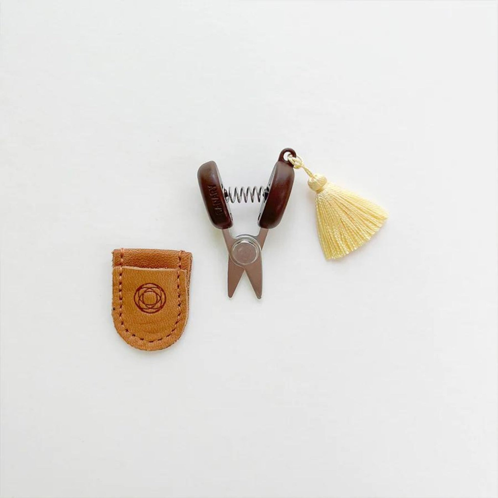 Cohana Gavesett: Cohana Seki Minisaks med skinnetui – små, men kraftige! - Strikkeredet Design - Cohana hobbyverktøy