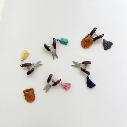 Cohana Gavesett: Cohana Seki Minisaks med skinnetui – små, men kraftige! - Strikkeredet Design - Cohana hobbyverktøy