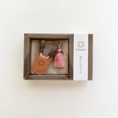 Cohana Gavesett: Cohana Seki Minisaks med skinnetui – små, men kraftige! - Strikkeredet Design - Cohana hobbyverktøy