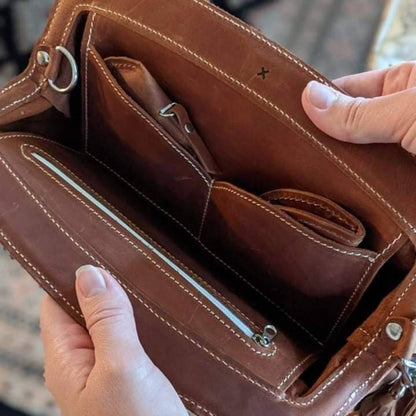 Elegant prosjektveske i ekte lær - Strikkeredet Design - Veske i ekte lær