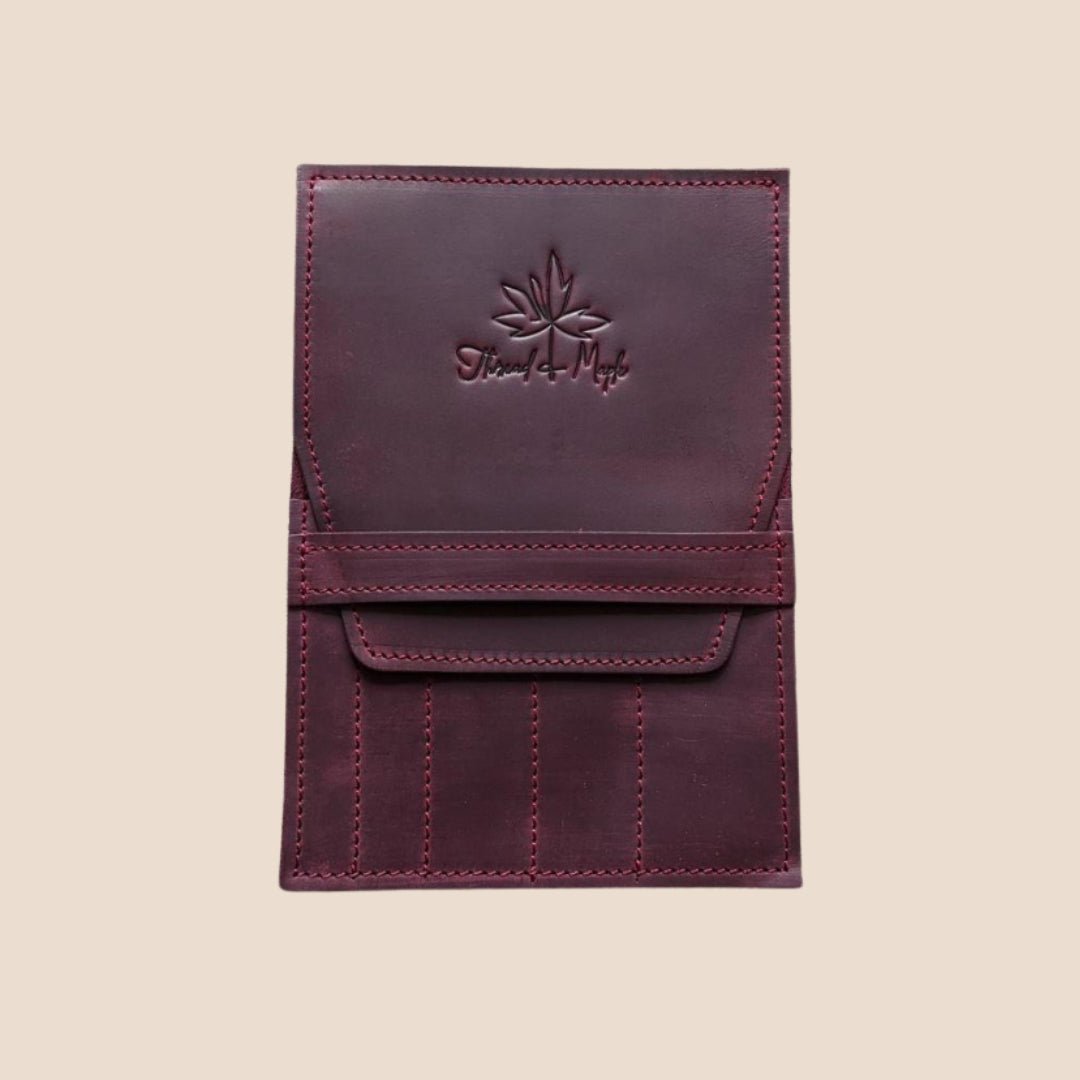 Enkel mappe for utskiftbare pinner/heklenål/fletteinne - Strikkeredet Design - Thread and Maple innleggsmapper for strikkeverktøy