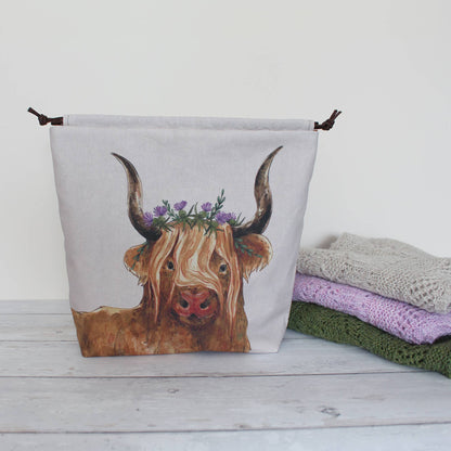 Fiona the Highland Cow – Prosjektpose – The Blue Rabbit House - Strikkeredet Design -