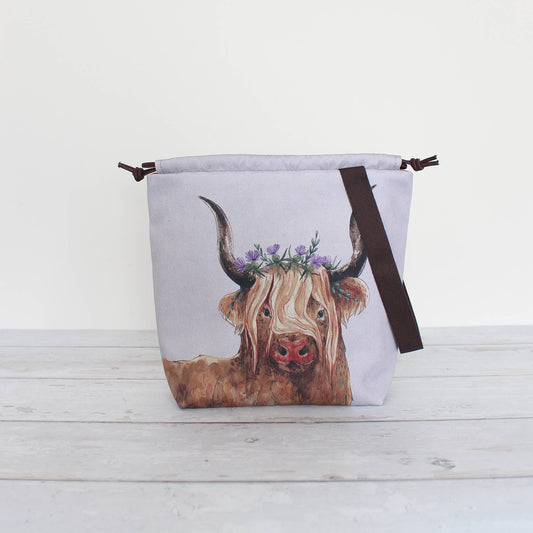Fiona the Highland Cow – Prosjektpose – The Blue Rabbit House - Strikkeredet Design -