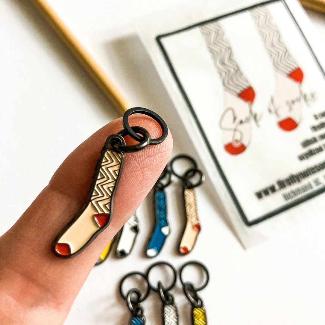 Firefly Notes maskemarkører – sokker - Strikkeredet Design - 