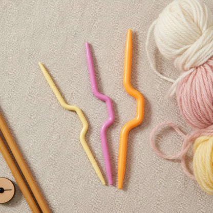 Flettepinner i plast – sett med tre - Strikkeredet Design - Annet strikketilbehør