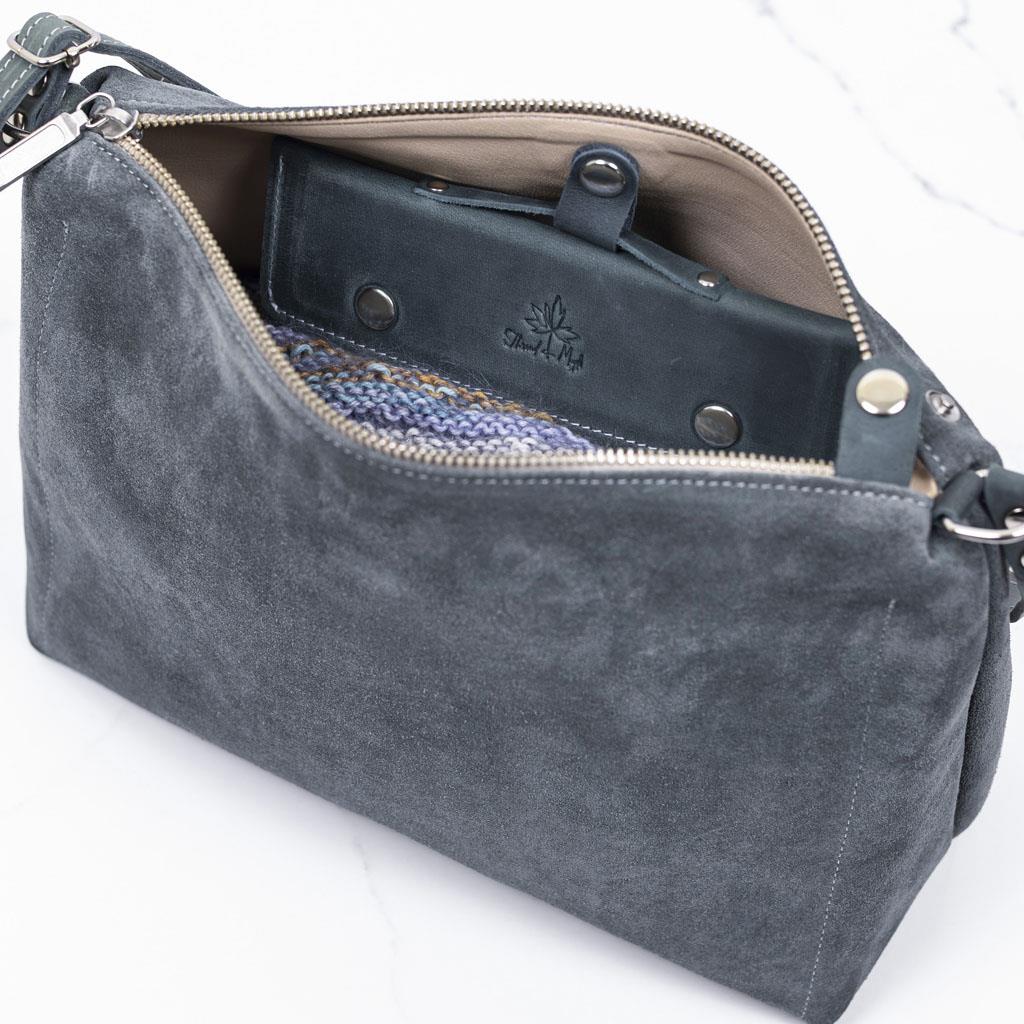 Flow bag – elegant veske i semsket skinn - Strikkeredet Design - Veske i ekte lær