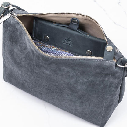Flow bag – elegant veske i semsket skinn - Strikkeredet Design - Veske i ekte lær
