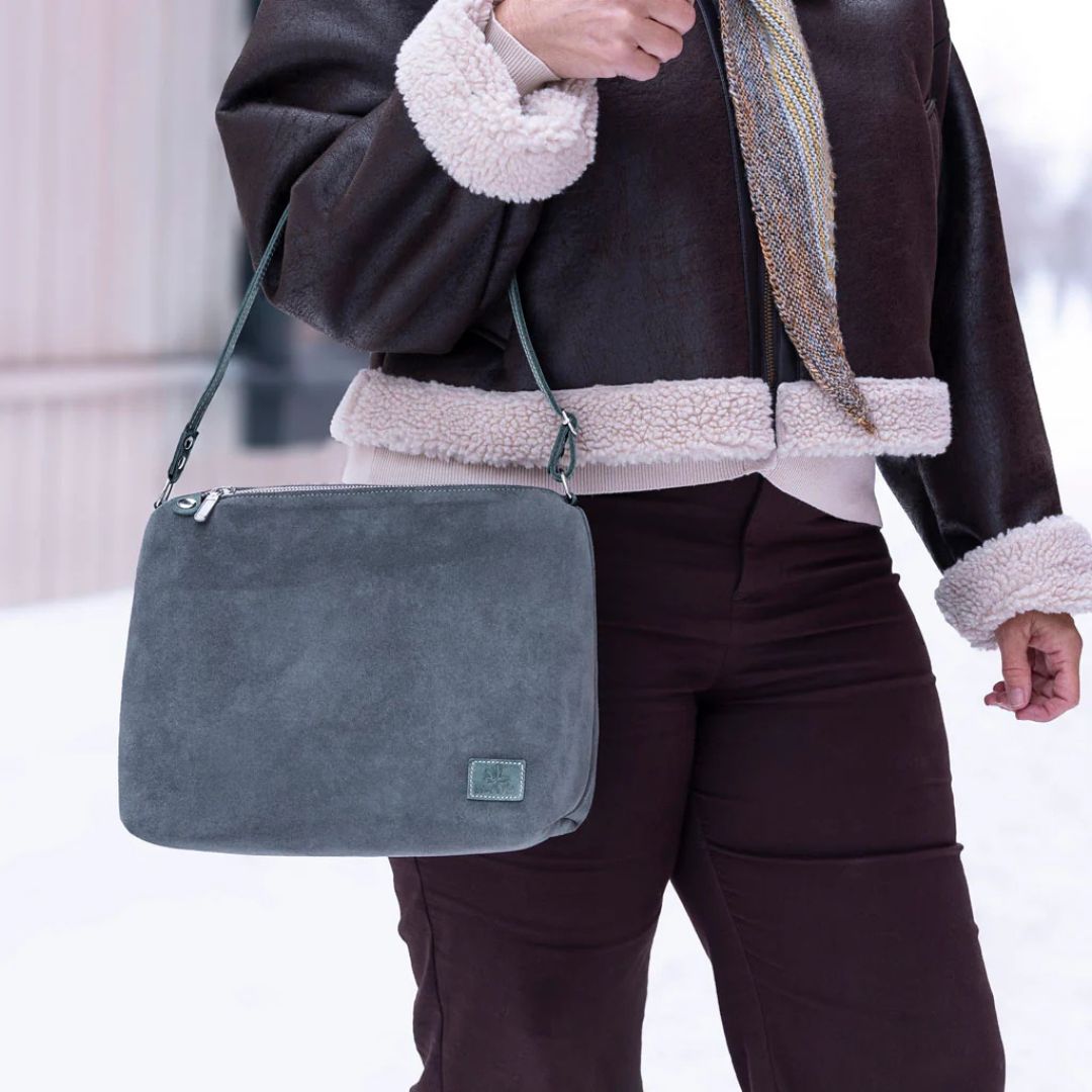 Flow bag – elegant veske i semsket skinn - Strikkeredet Design - Veske i ekte lær