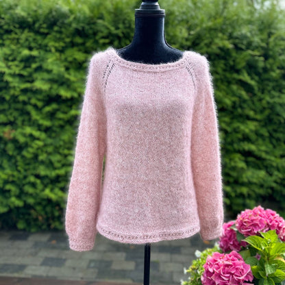 Hverdagslykkegenser – enkel eleganse for alle anledninger - Strikkeredet Design - Strikkeoppskrift