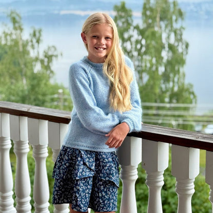 Hverdagslykkegenser for barn - Strikkeredet Design - Strikkeoppskrift