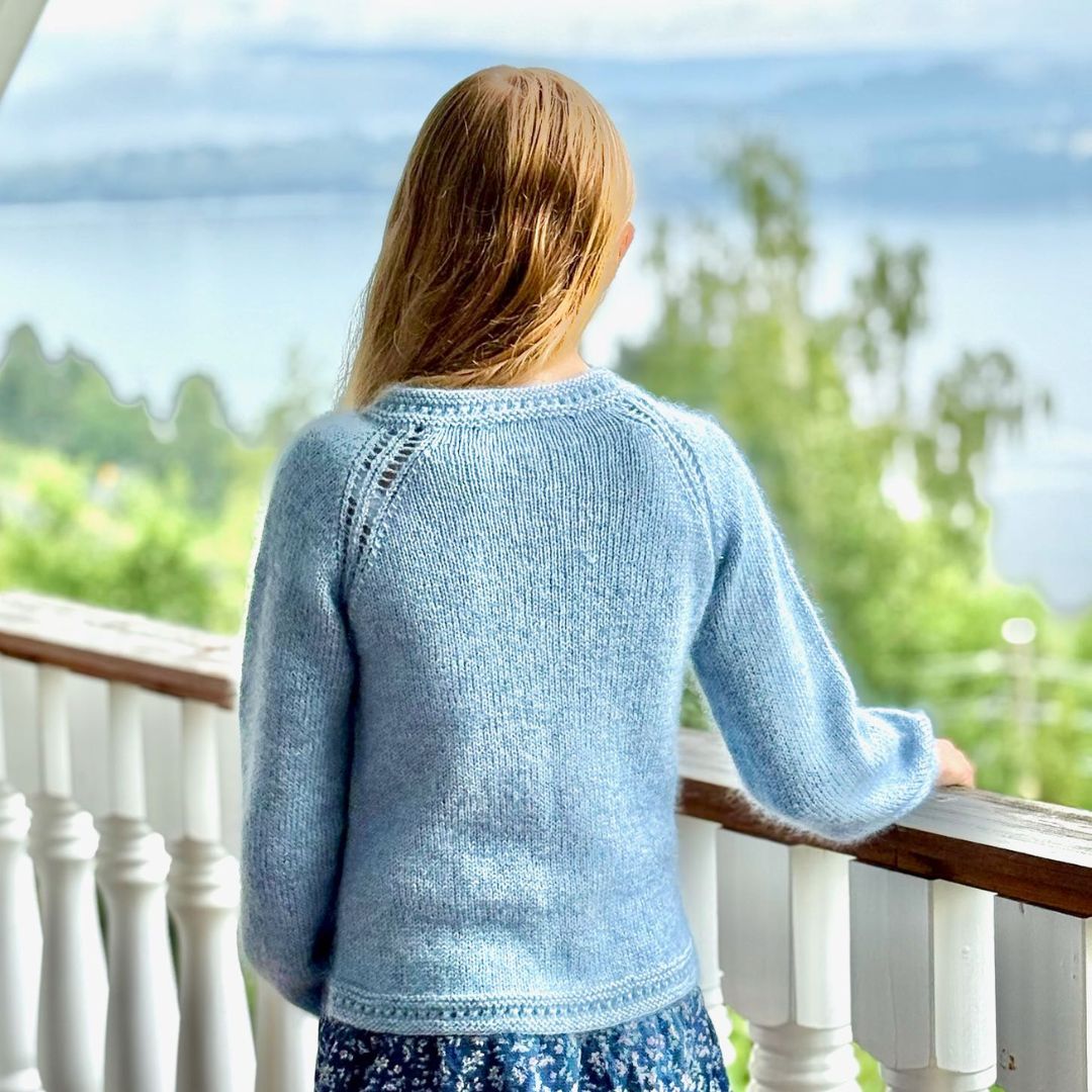 Hverdagslykkegenser for barn - Strikkeredet Design - Strikkeoppskrift