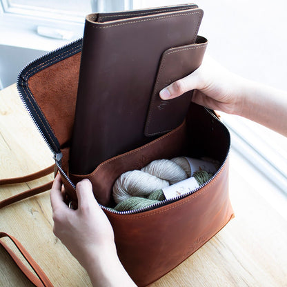 Justerbar ryggsekk og veske i ekte lær - Strikkeredet Design - Veske i ekte lær