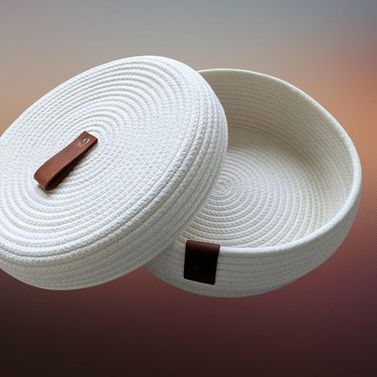 Kurv 1 - lav og bred, med lokk - Strikkeredet Design - 