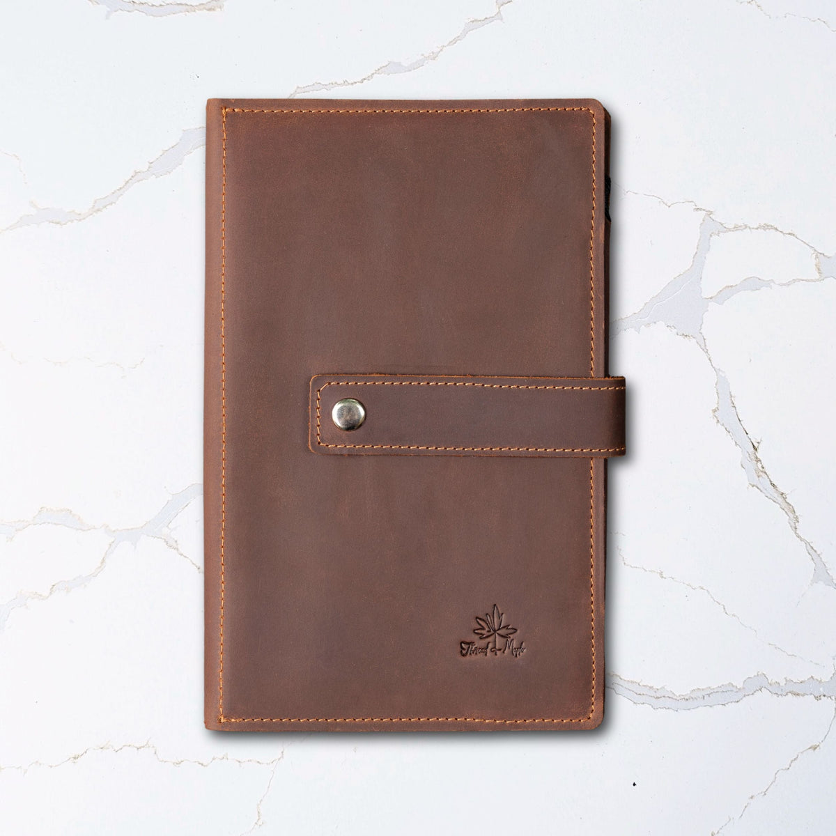Thread & Maple oppskriftsmappe i lær – Whiskey