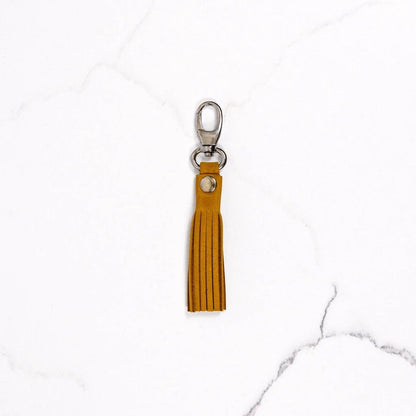 Leather Tassel – dusk i ekte skinn fra Thread & Maple - Strikkeredet Design - Tilbehør i ekte lær