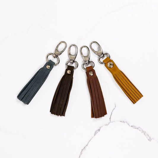 Leather Tassel – dusk i ekte skinn fra Thread & Maple - Strikkeredet Design - Tilbehør i ekte lær