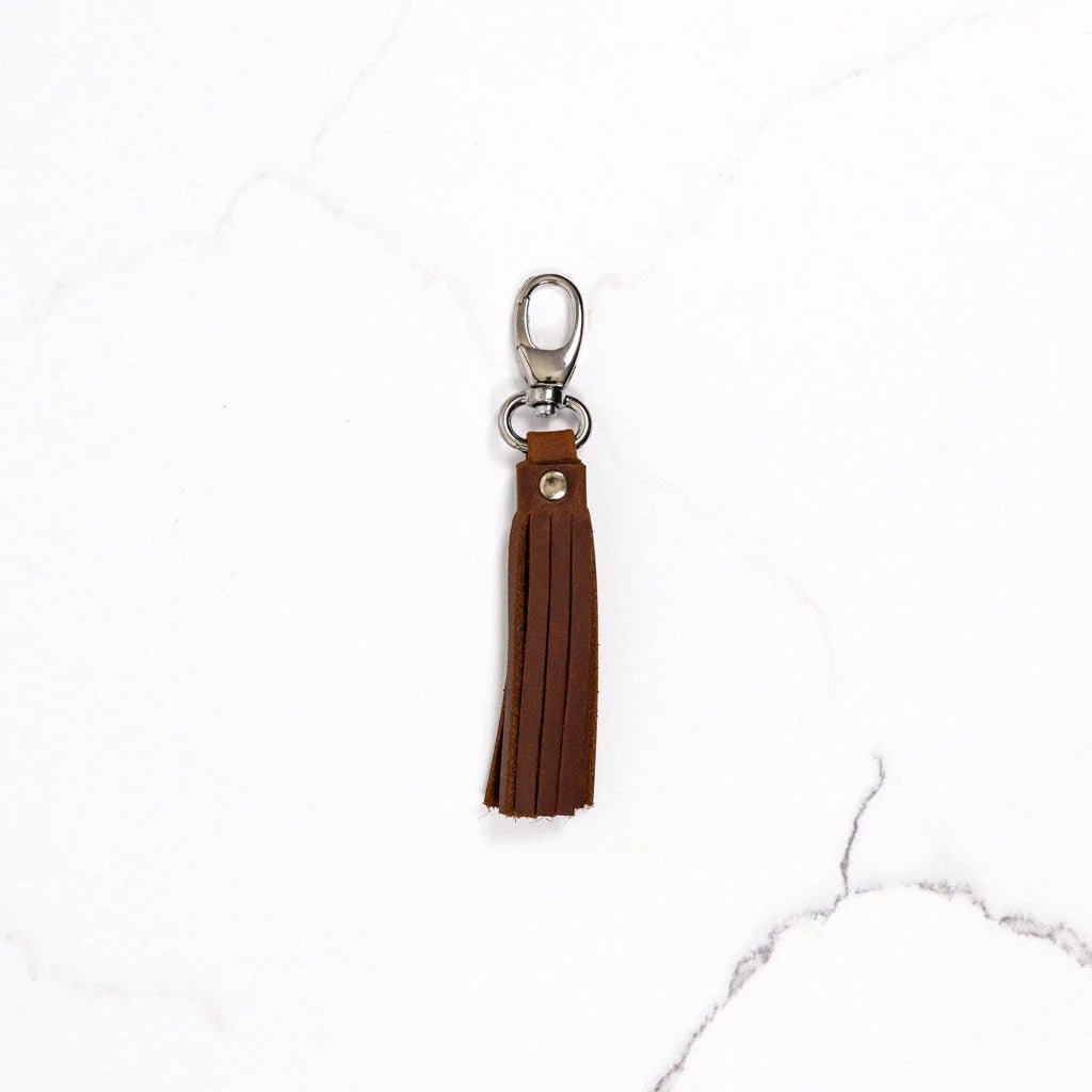 Leather Tassel – dusk i ekte skinn fra Thread & Maple - Strikkeredet Design - Tilbehør i ekte lær