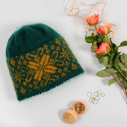 Lines Lue – varm og myk lue med picotkant og dobbelt lag over ørene - Strikkeredet Design - Strikkeoppskrift