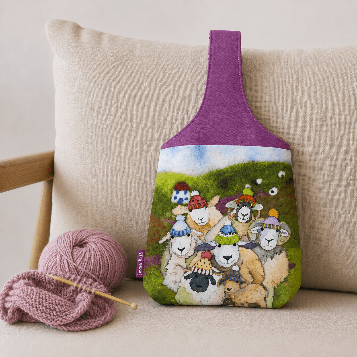 Liten håndleddsveske – Happy Sheep – Emma Ball - Strikkeredet Design -