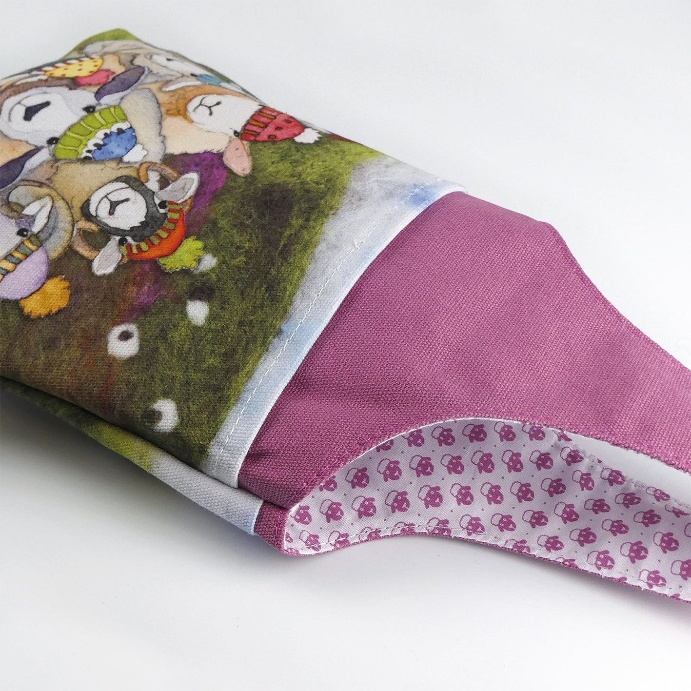 Liten håndleddsveske – Happy Sheep – Emma Ball - Strikkeredet Design -