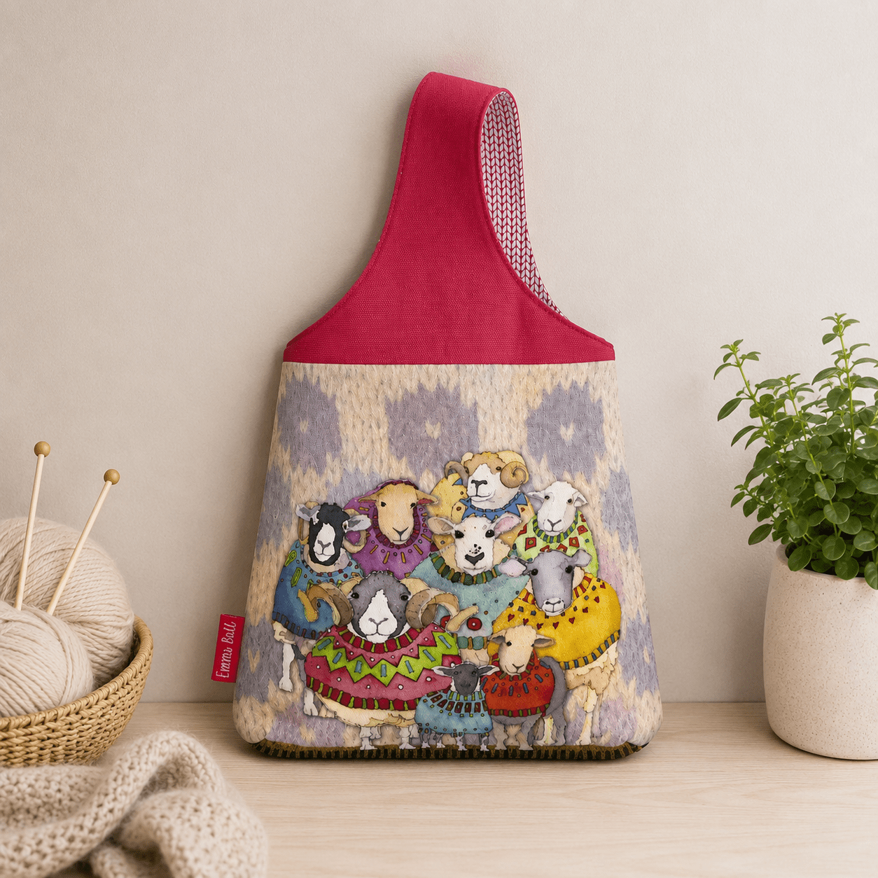 Liten håndleddsveske – Sheep In Sweaters – Emma Ball - Strikkeredet Design -