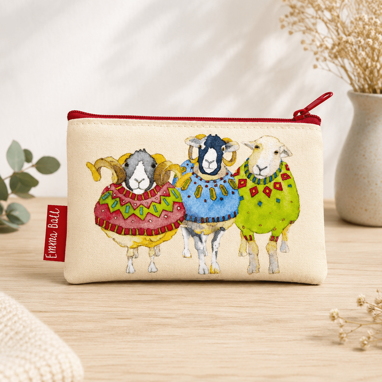 Liten tilbehørsveske – Sheep In Sweaters – Emma Ball - Strikkeredet Design -