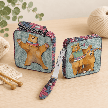 Målebånd – Woolly Bears – Emma Ball - Strikkeredet Design -