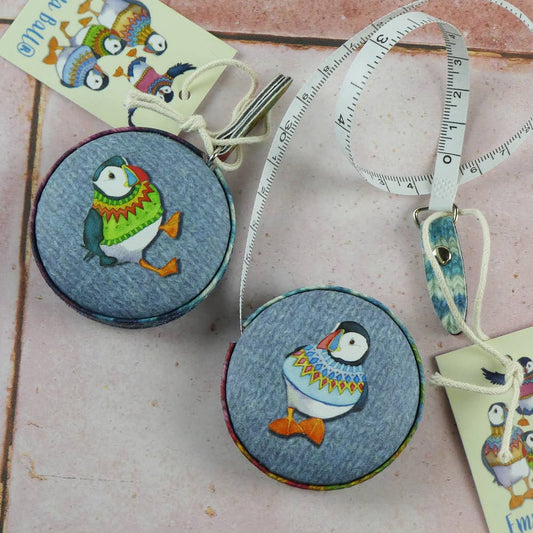 Målebånd – woolly puffins – Emma Ball - Strikkeredet Design - 